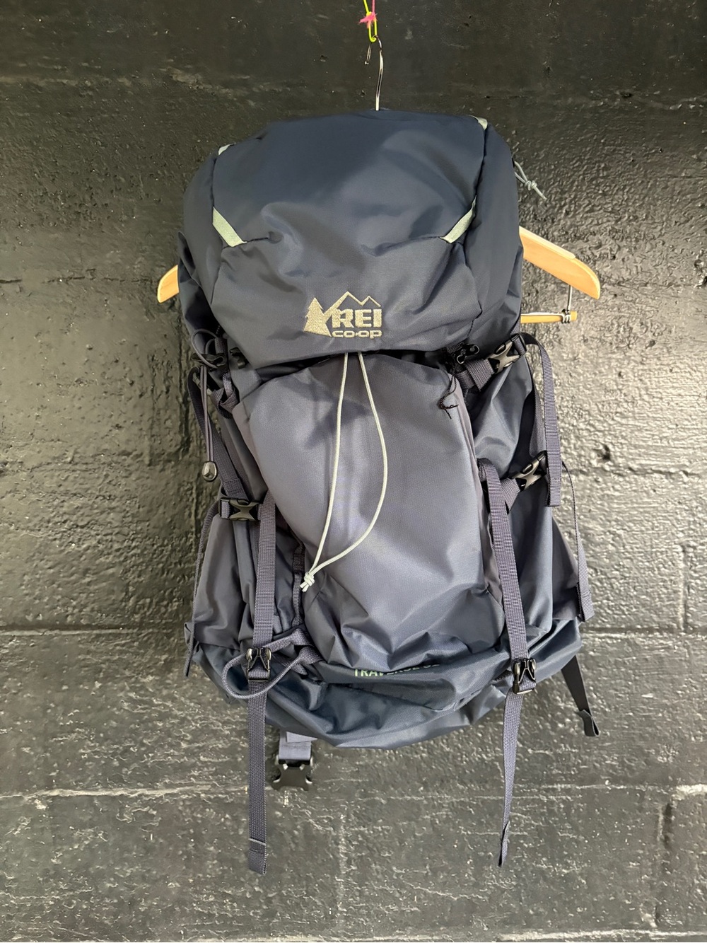 REI Traverse 32L Dusty Blue Hiking Backpack with Pack Cover Padded Hip Belt